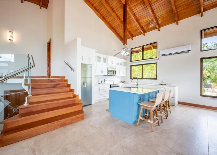 Luxe Ocean-view Hideaway In Carrillo Hébergement de vacances