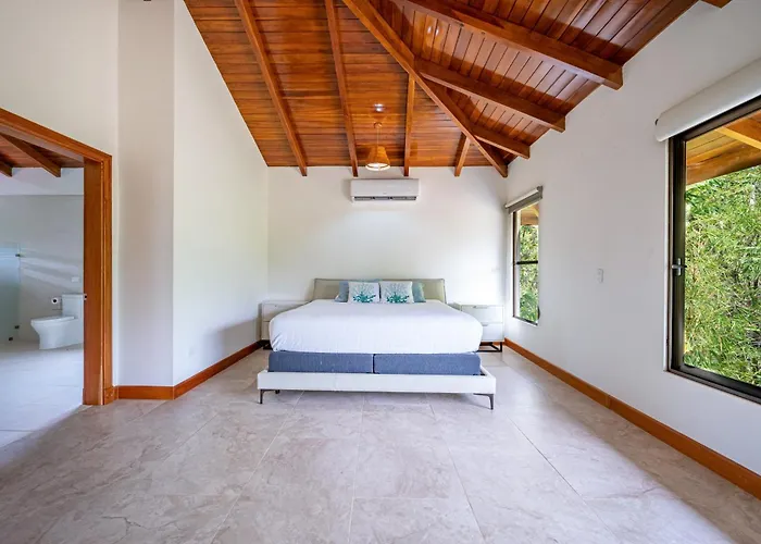 Luxe Ocean-view Hideaway In Carrillo Hébergement de vacances